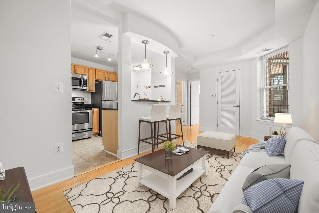 1106 Columbia Rd Nw Apt 304 #304 - Photo 5 of 25