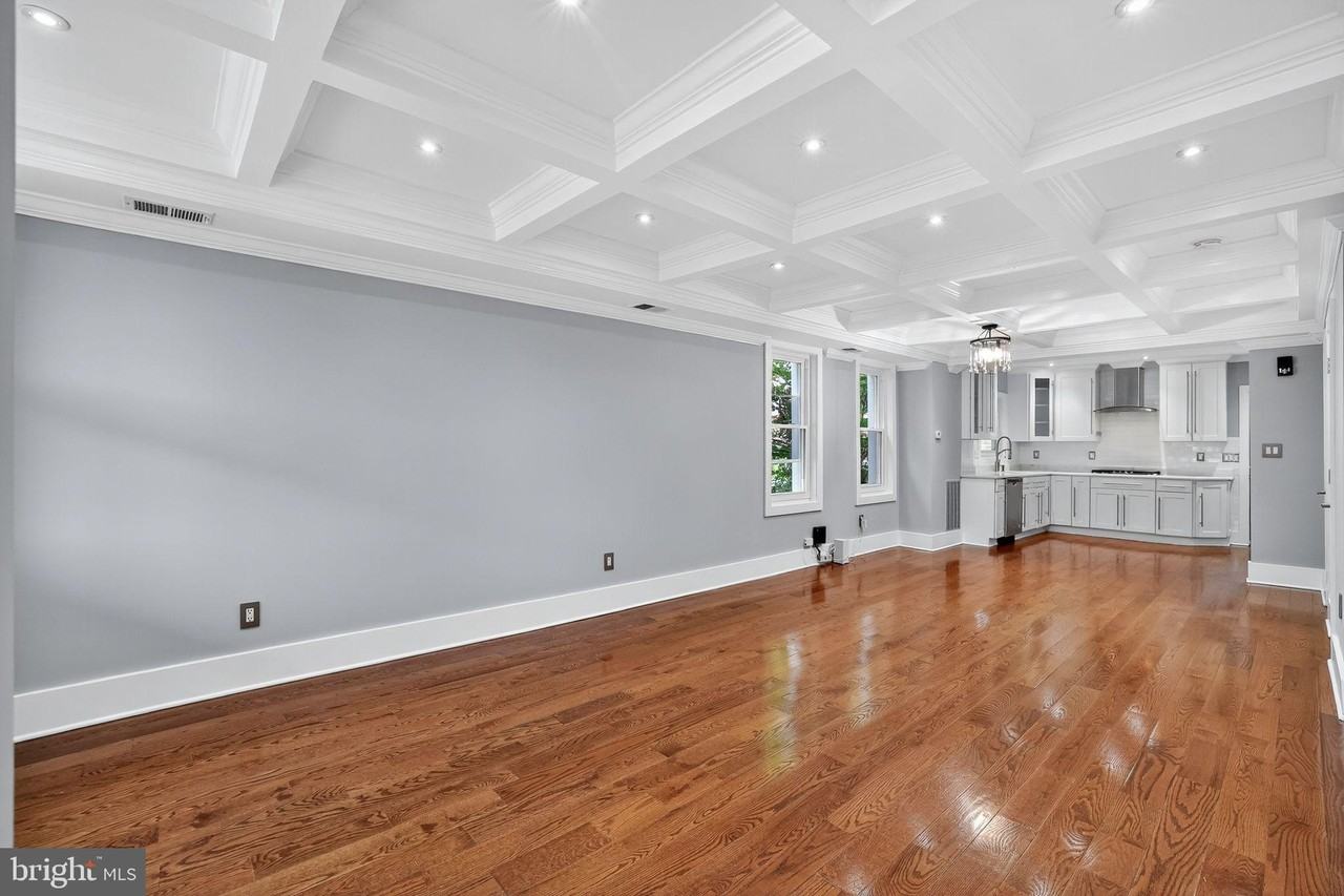 1959 H St Ne - Photo 5 of 45