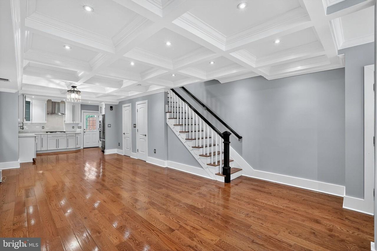 1959 H St Ne - Photo 6 of 45