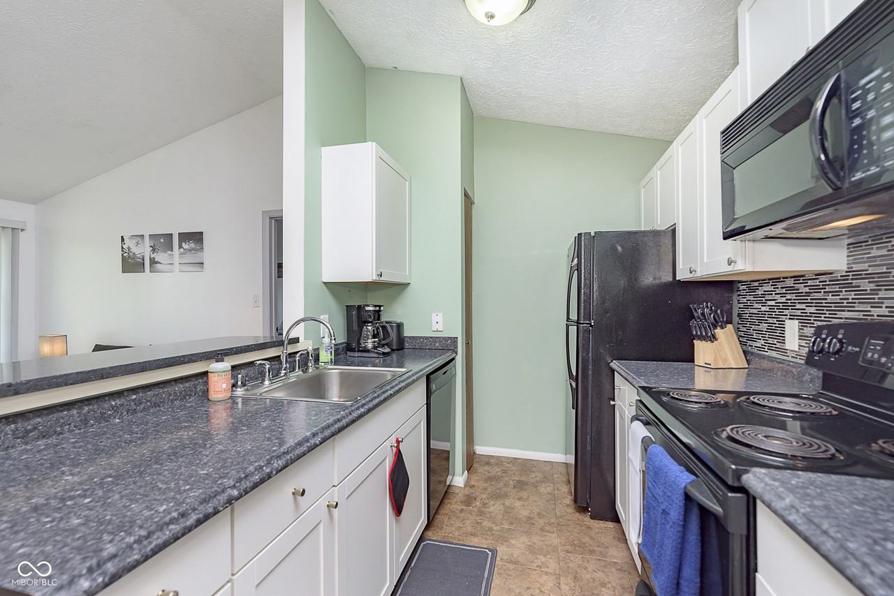 4351 Village Parkway Cir W ##9 - Photo 3 of 28