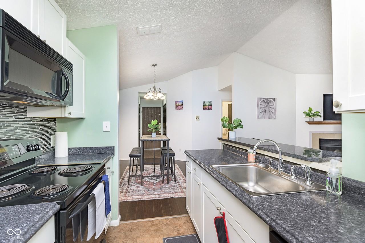 4351 Village Parkway Cir W ##9 - Photo 4 of 28