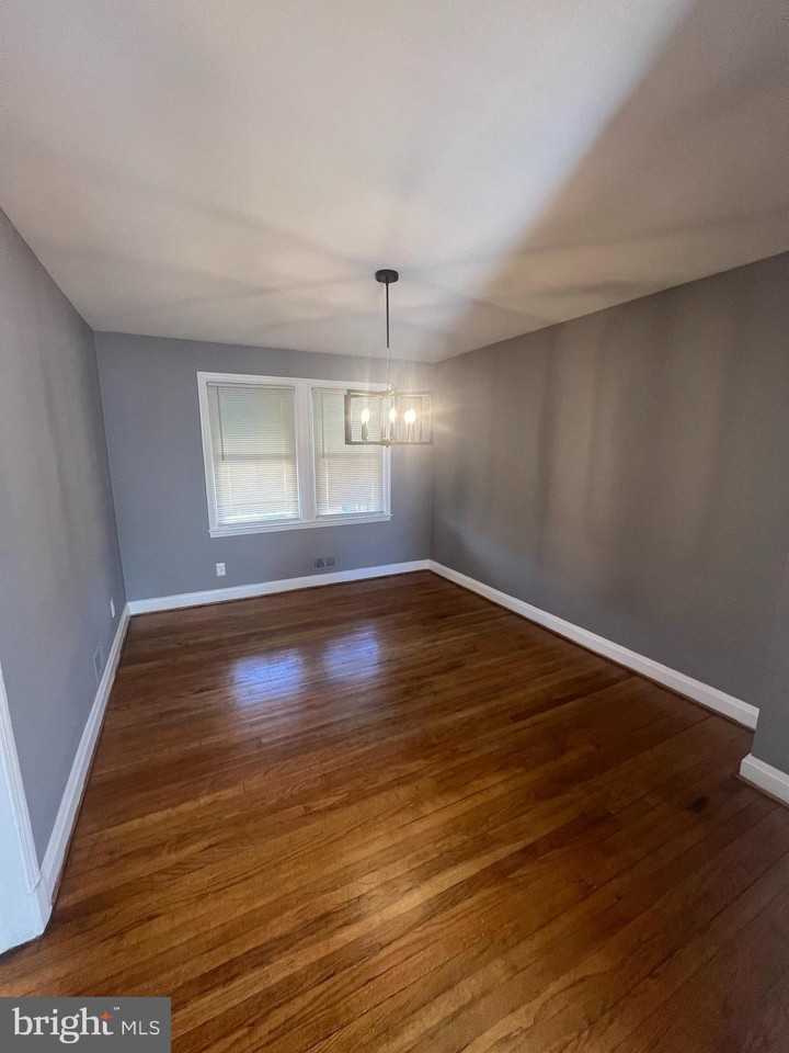 3632 Elmora Ave - Photo 4 of 16