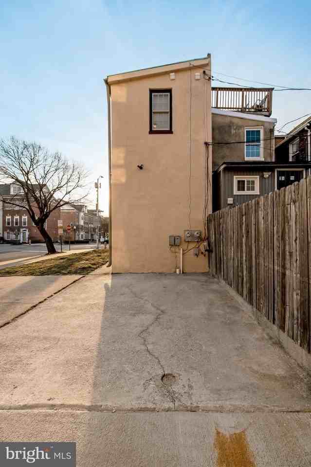 343 Scott St Apt 2 #2 - Photo 3 of 17