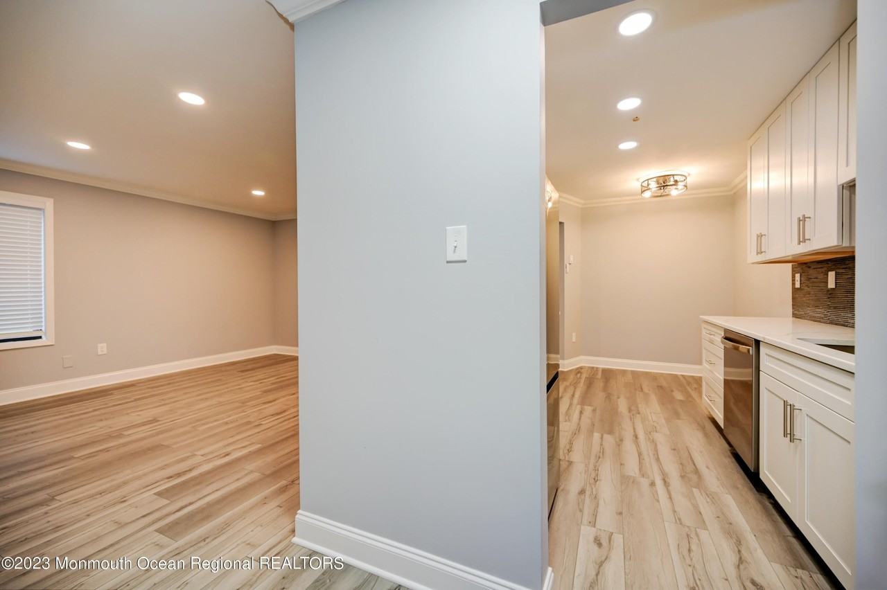 58 Amberly Dr - Photo 3 of 21