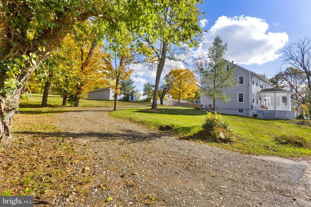 36 Chesterfield Rd - Photo 3 of 50