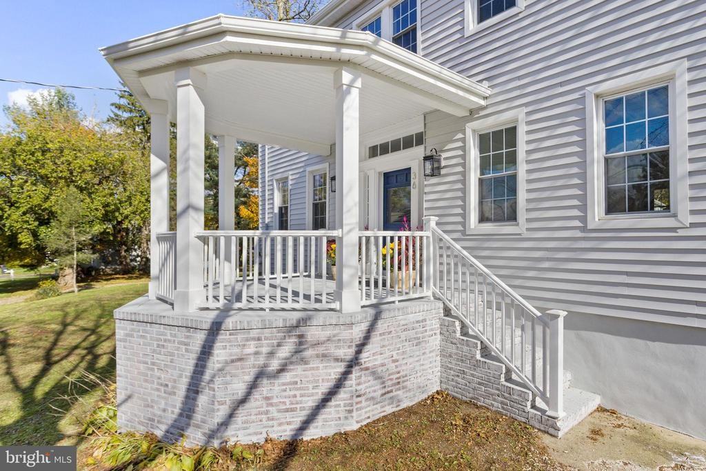 36 Chesterfield Rd - Photo 5 of 50