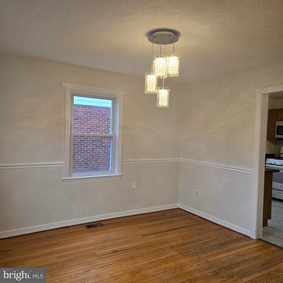 8 Mannakee St - Photo 4 of 23