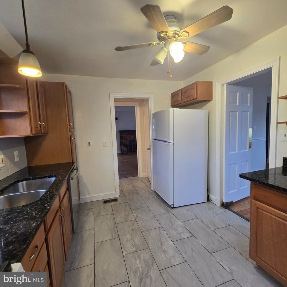 8 Mannakee St - Photo 7 of 23