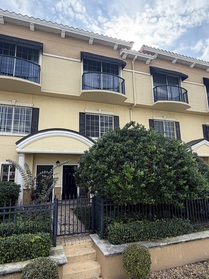 5220 W Kennedy Blvd - Photo 2 of 28