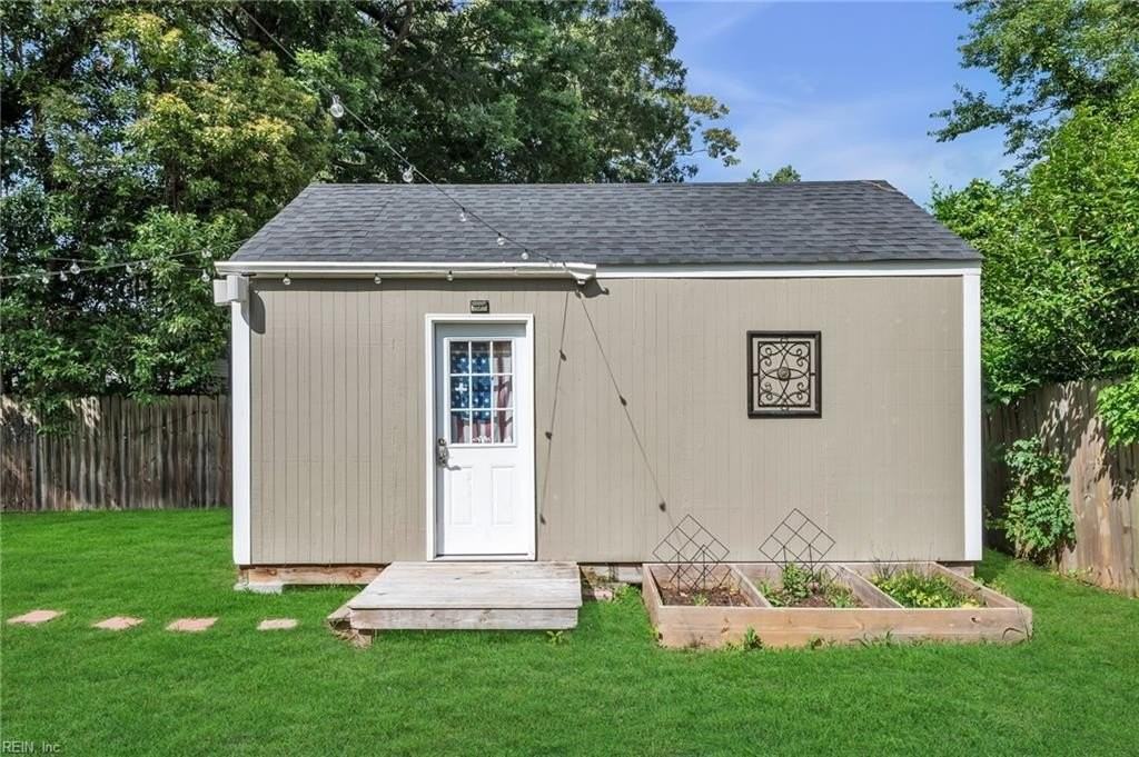 1336 Maplewood Ave - Photo 6 of 35