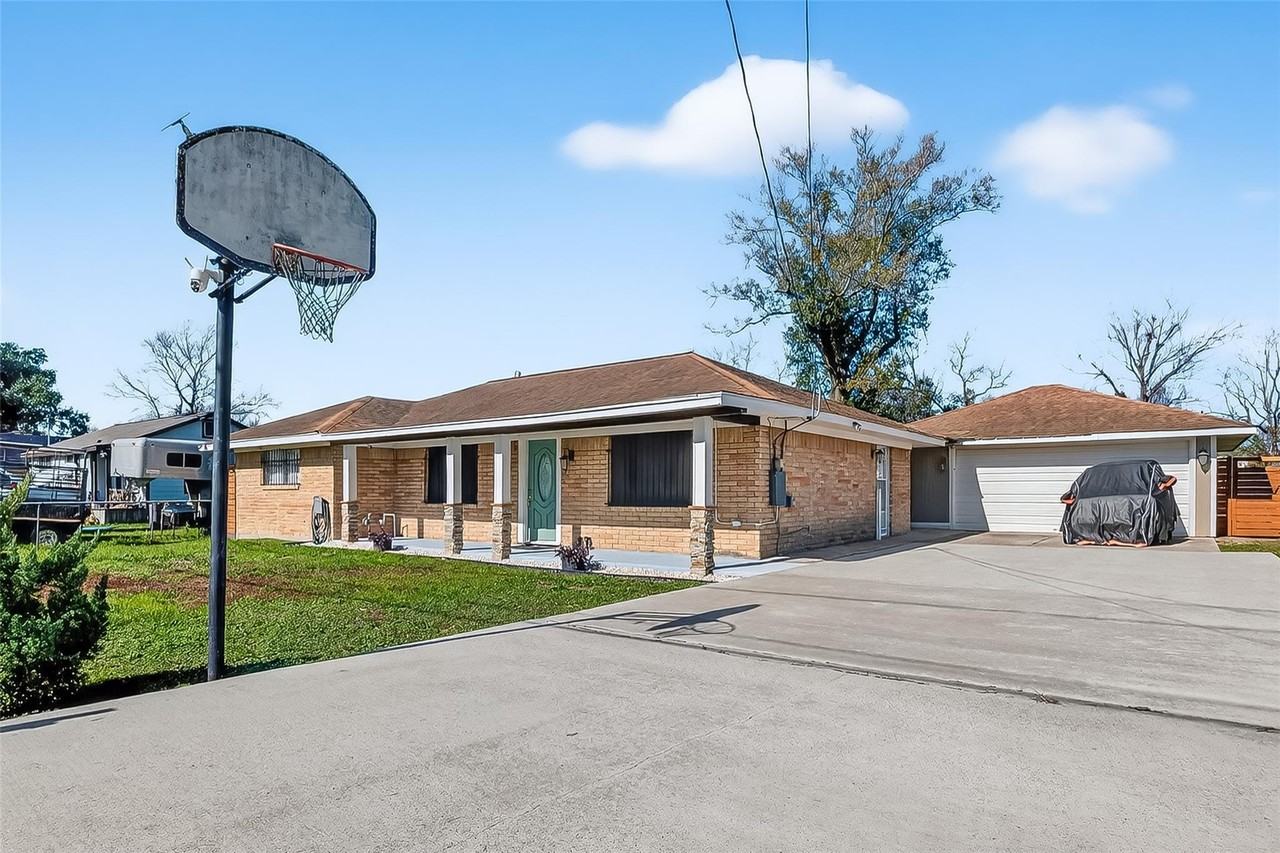 16415 1st St - Photo 2 of 28