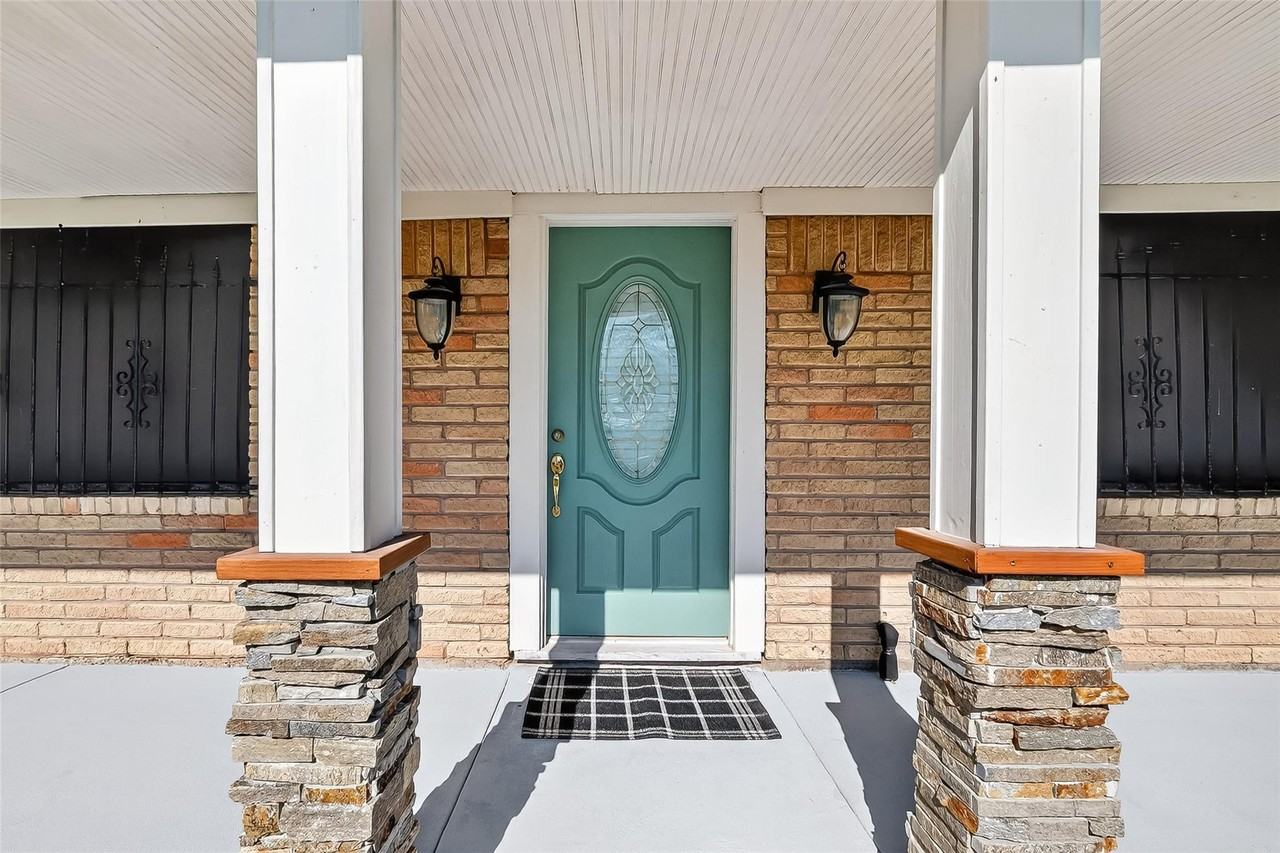 16415 1st St - Photo 3 of 28