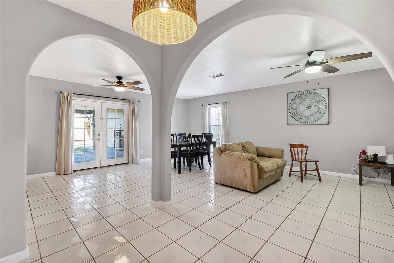 16415 1st St - Photo 6 of 28