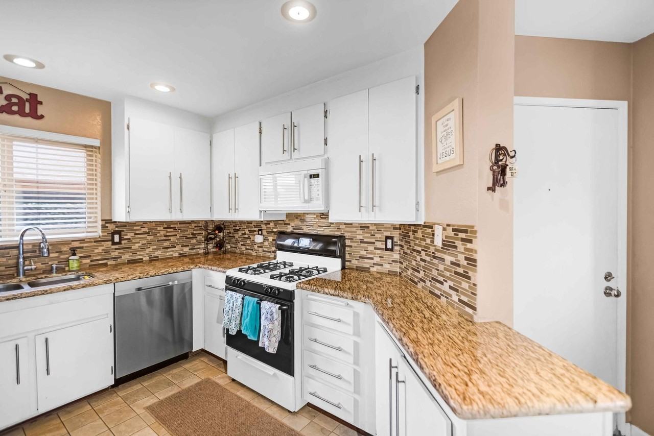 48255 Monroe St Apt 21 - Photo 6 of 26