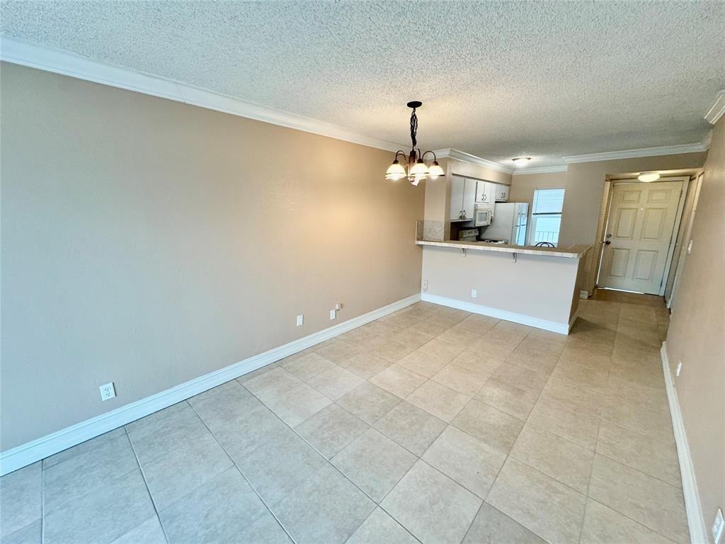 2104 S Cypress Bend Dr - Photo 4 of 11