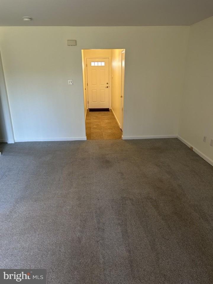 1155 York Rd Apt D1 #D1 - Photo 6 of 15