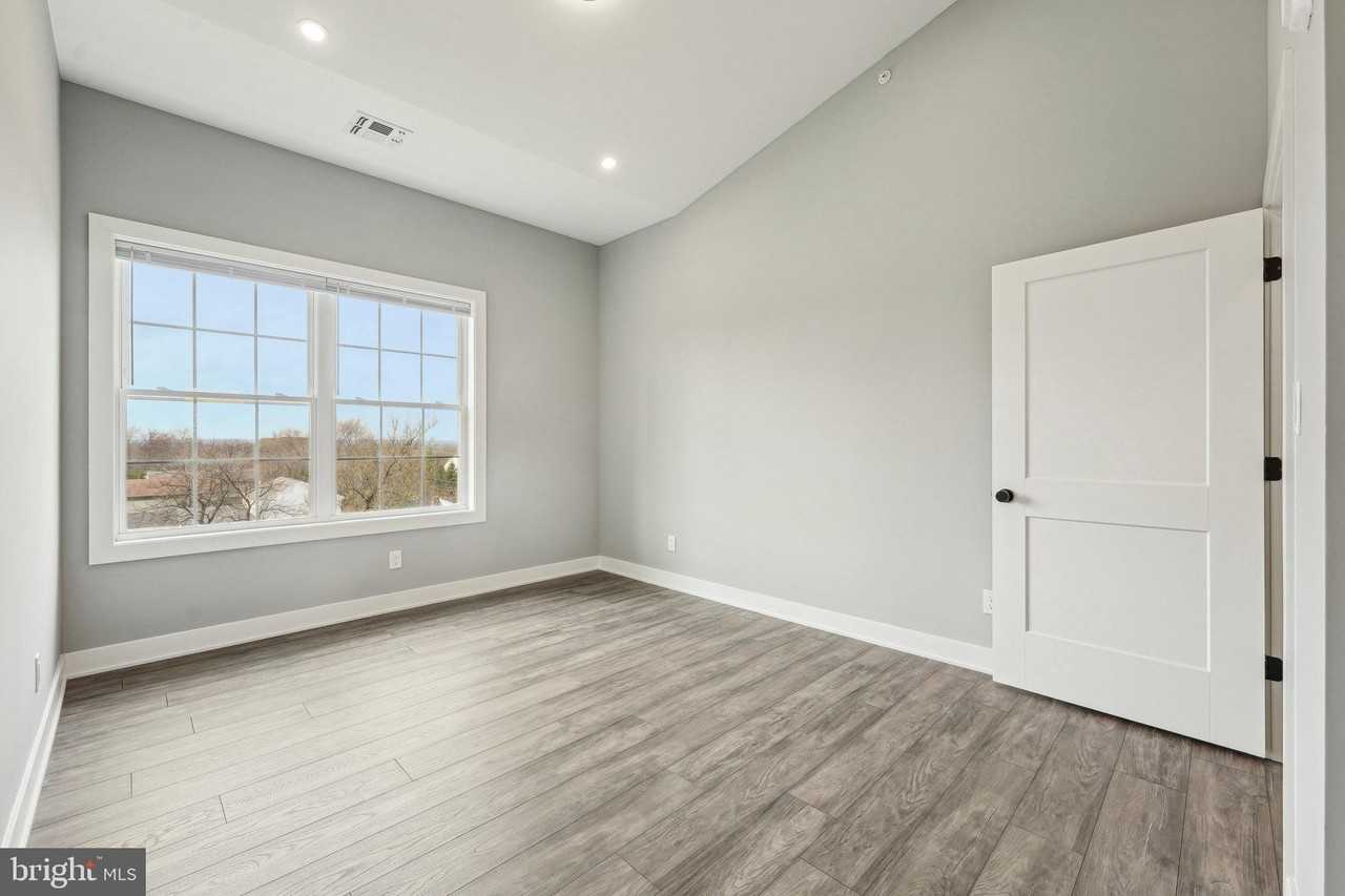 2421 Bristol Rd Unit 204 #204 - Photo 4 of 16