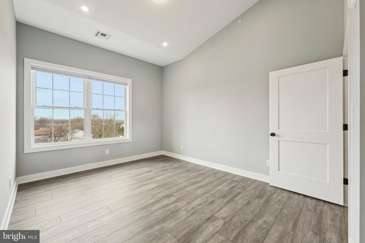 2421 Bristol Rd Unit 305 #305 - Photo 4 of 16