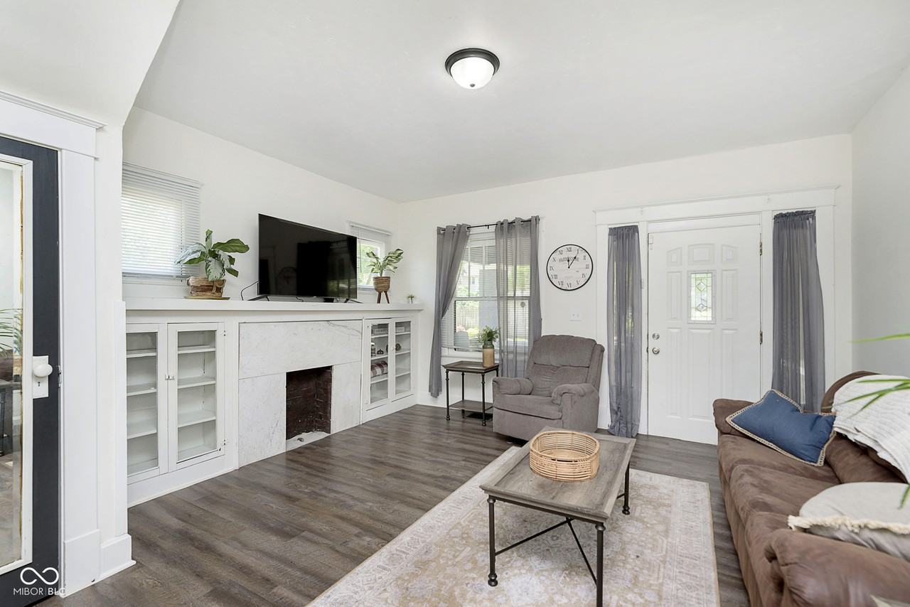 1432 Sturm Ave - Photo 3 of 28