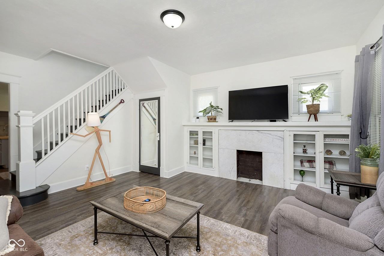 1432 Sturm Ave - Photo 4 of 28