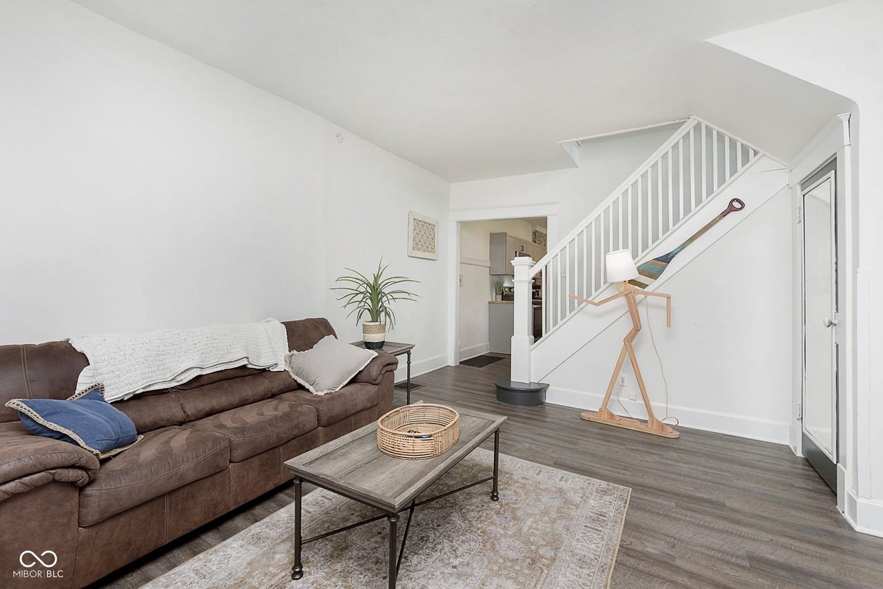 1432 Sturm Ave - Photo 5 of 28