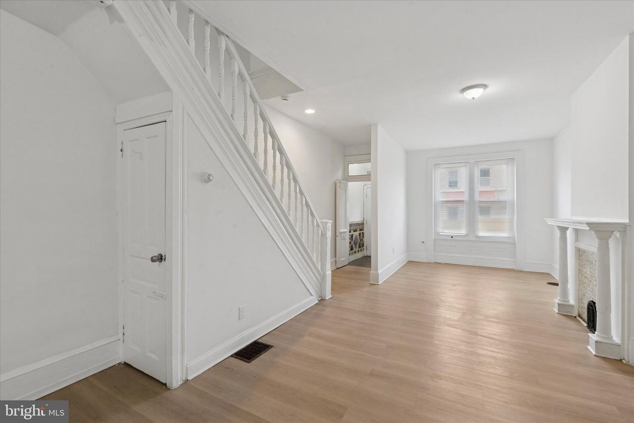 2054 W Glenwood Ave - Photo 2 of 21