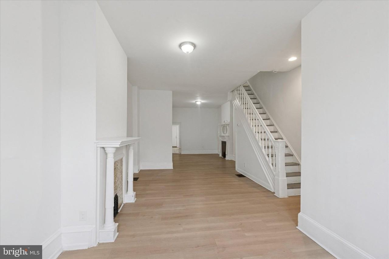 2054 W Glenwood Ave - Photo 3 of 21