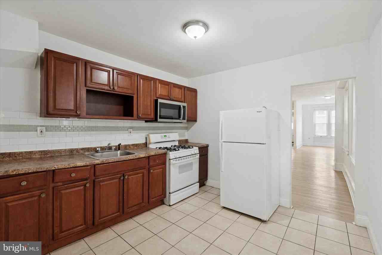 2054 W Glenwood Ave - Photo 6 of 21