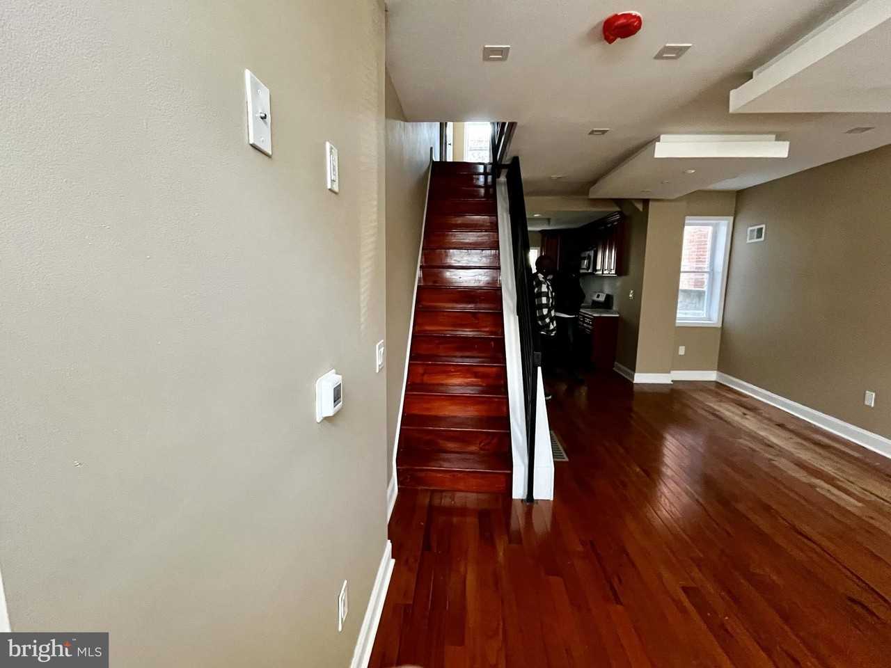 2841 N Judson St - Photo 2 of 20