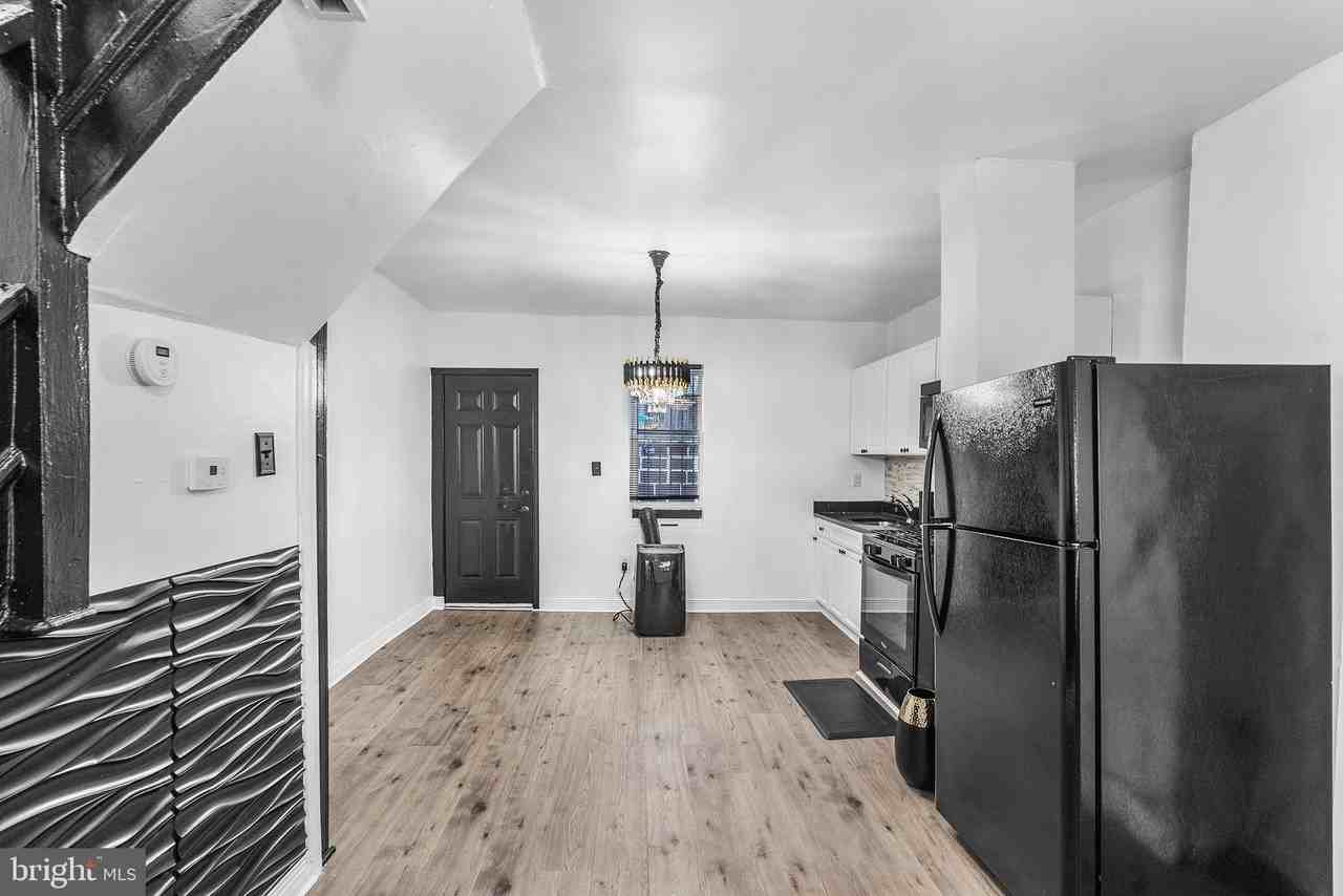 811 W Schiller St - Photo 3 of 19