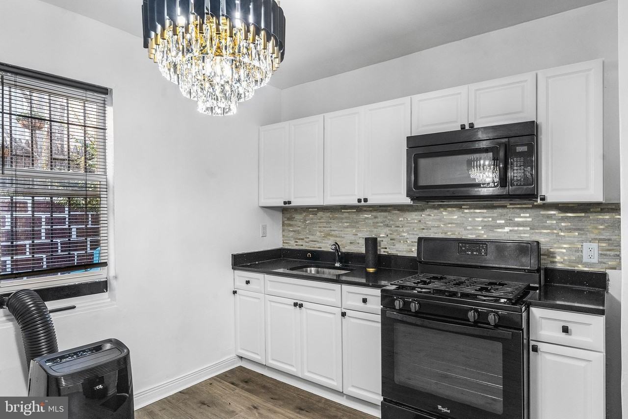 811 W Schiller St - Photo 4 of 19