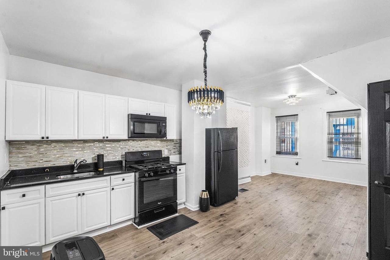 811 W Schiller St - Photo 6 of 19