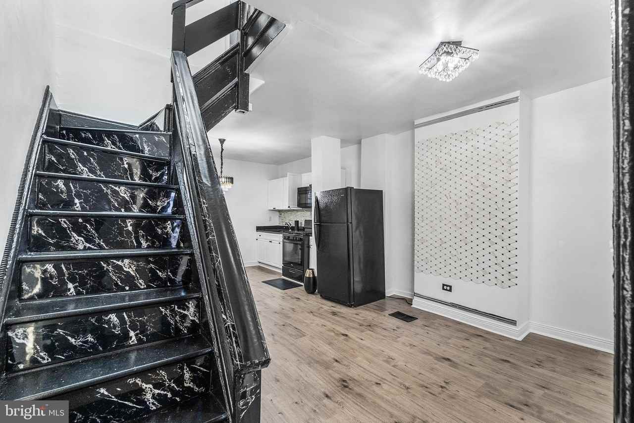 811 W Schiller St - Photo 7 of 19