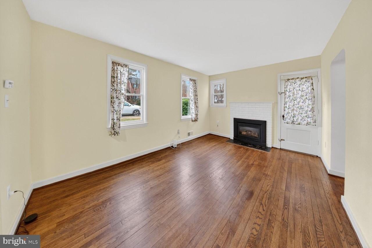 6031 9th St N - Photo 3 of 17