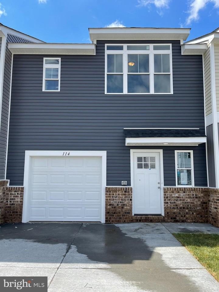 114 Coralyrose Ct - Photo 2 of 11