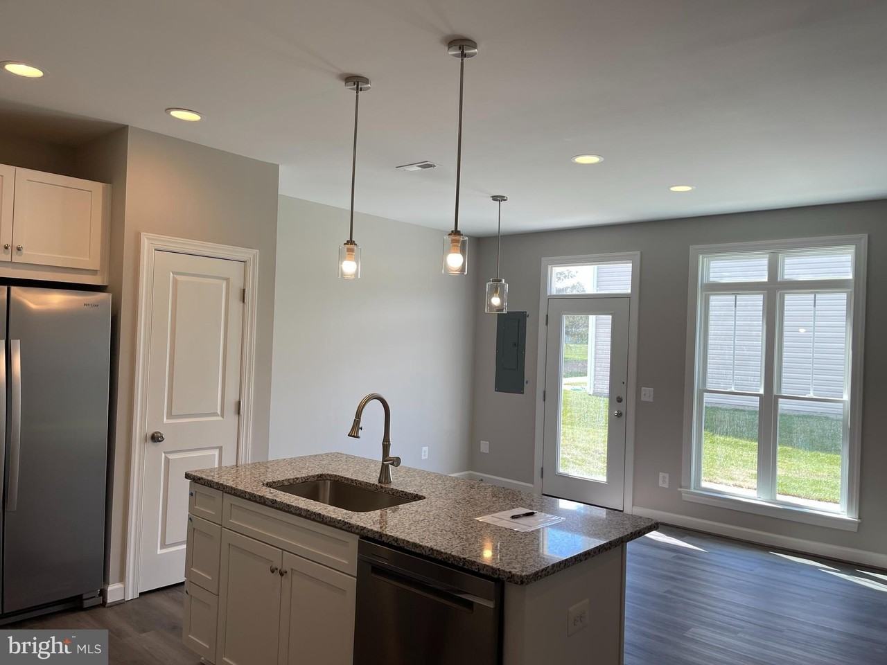 114 Coralyrose Ct - Photo 4 of 11