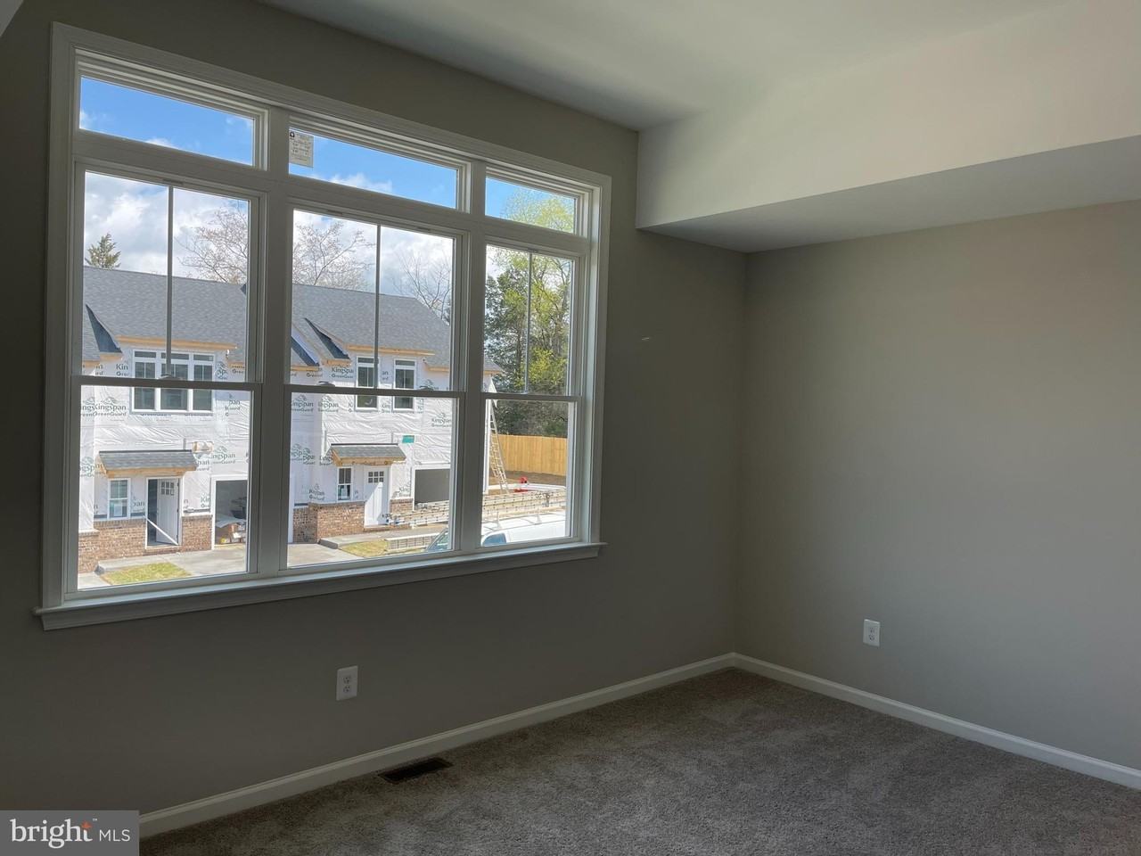 114 Coralyrose Ct - Photo 7 of 11