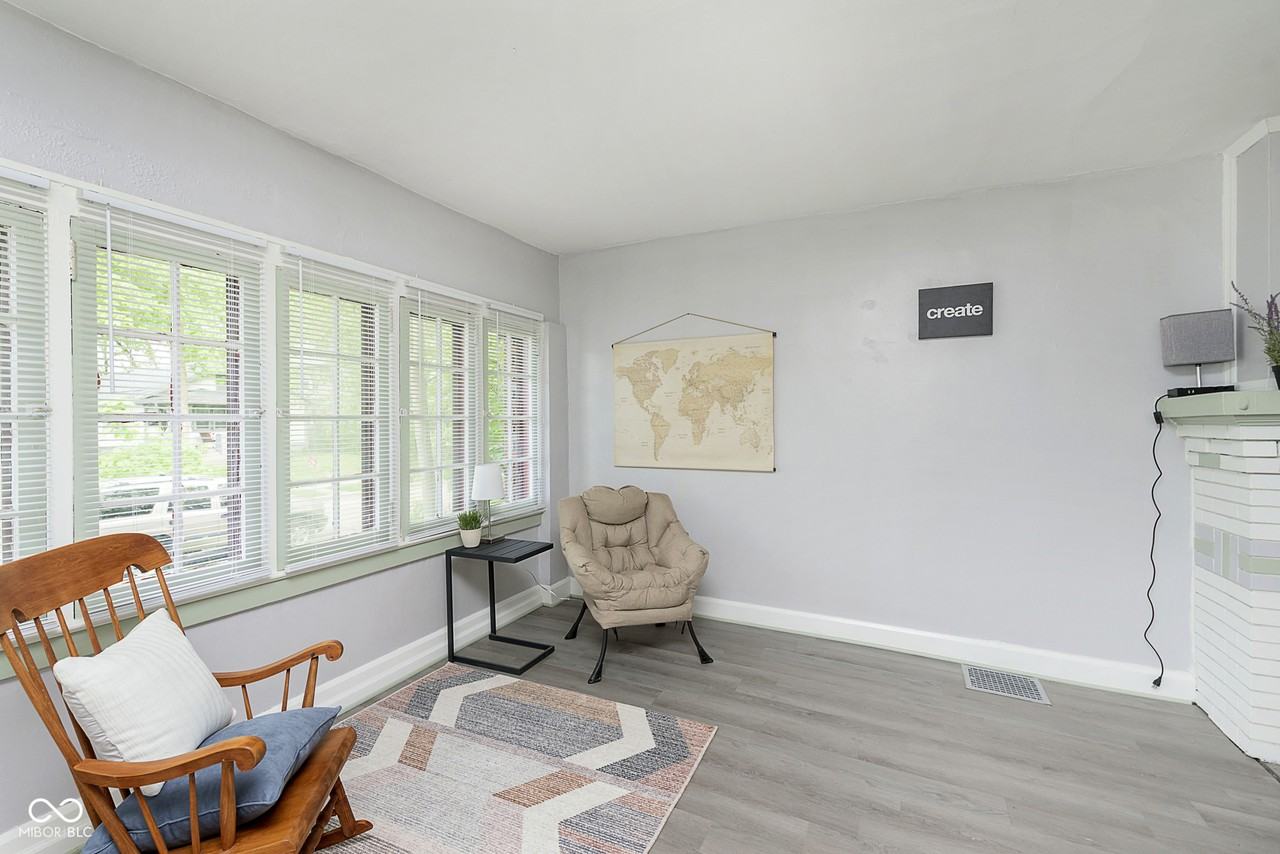 4237 Graceland Ave - Photo 3 of 23