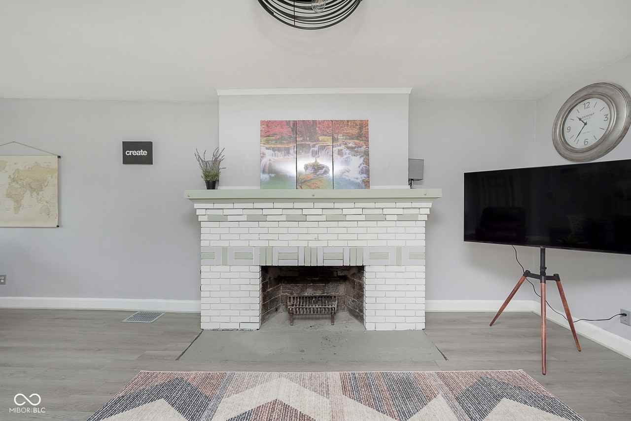 4237 Graceland Ave - Photo 5 of 23