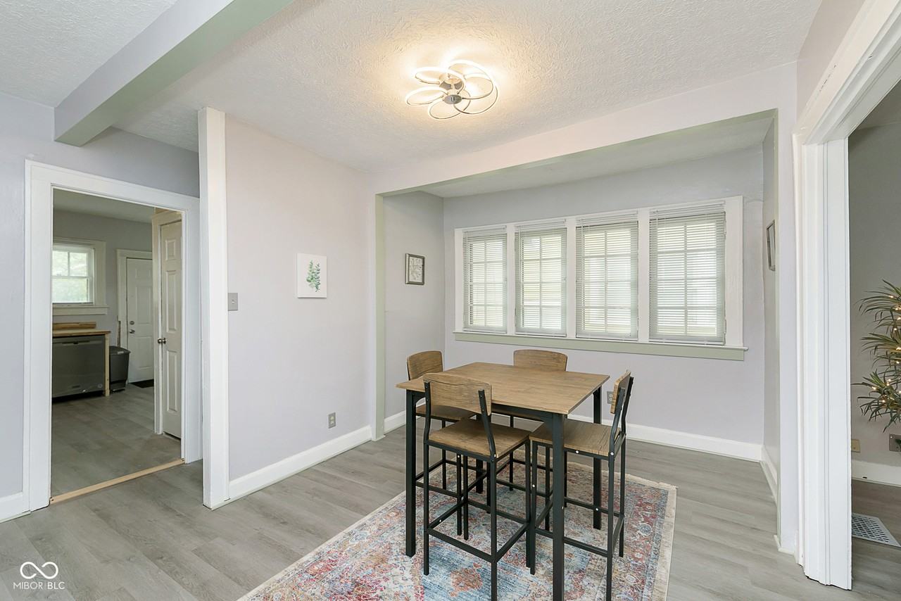 4237 Graceland Ave - Photo 7 of 23