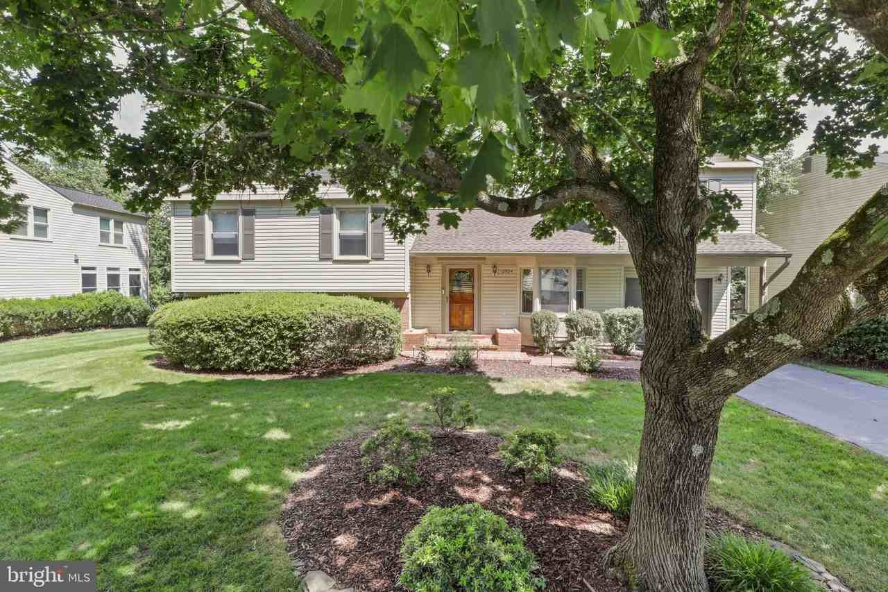 12624 Fantasia Dr - Photo 3 of 50