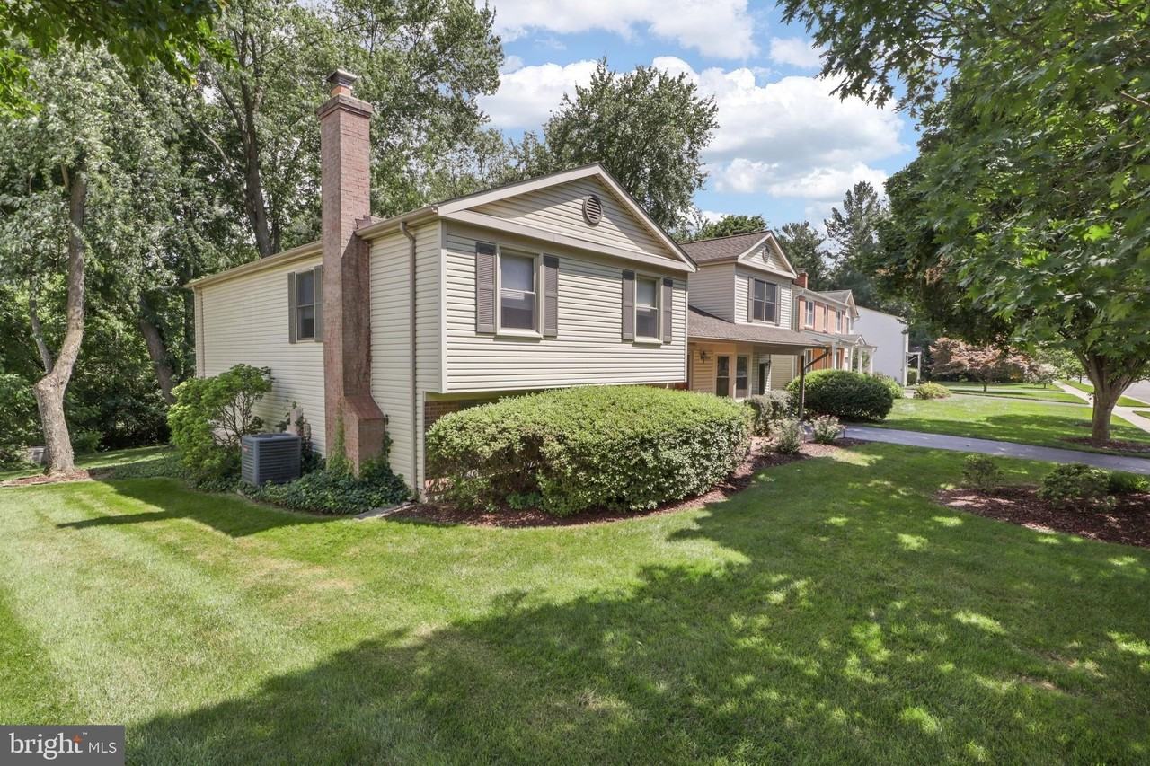 12624 Fantasia Dr - Photo 4 of 50