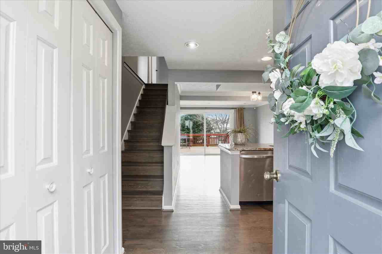 8418 White Feather Ct - Photo 3 of 33