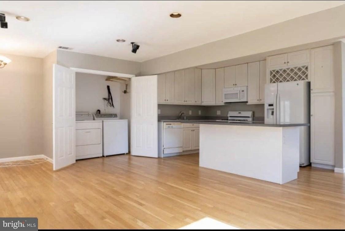 1816 Pimmit Dr - Photo 2 of 8