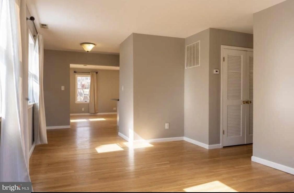 1816 Pimmit Dr - Photo 4 of 8