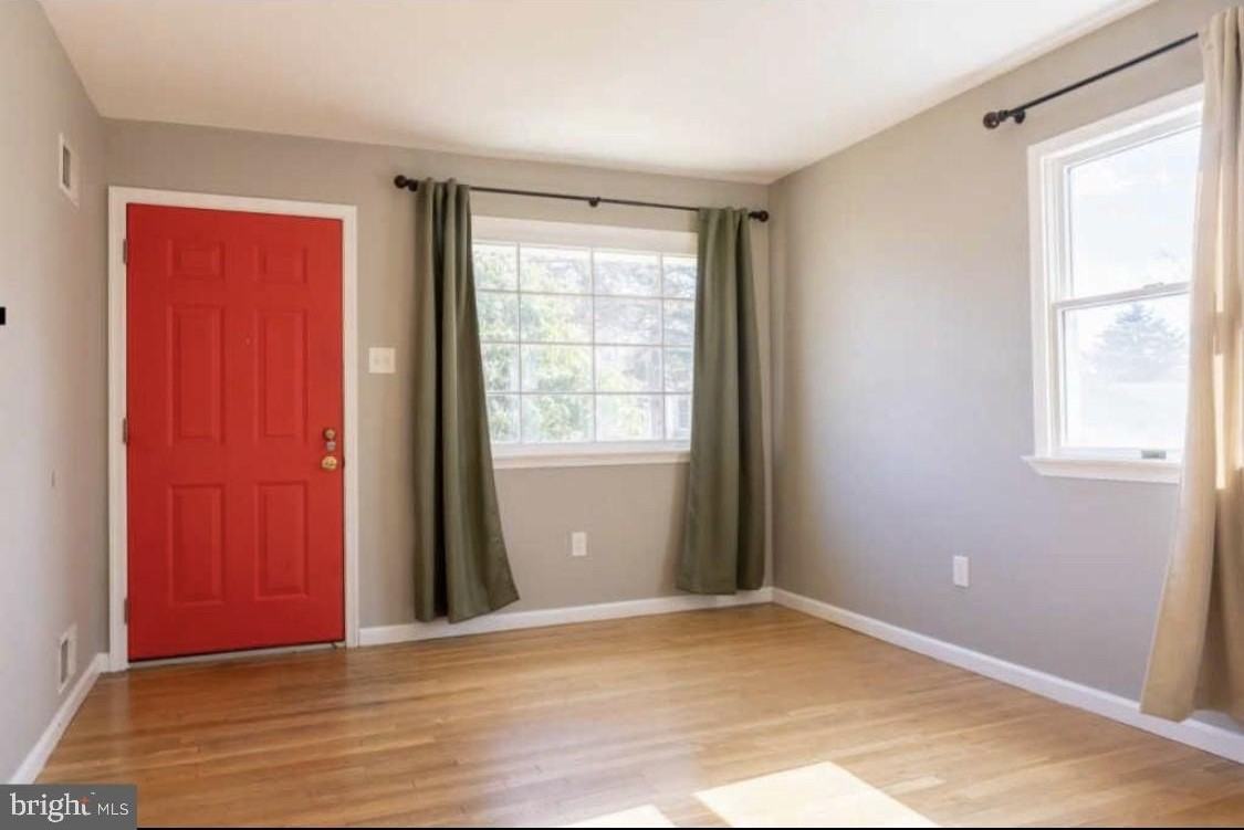 1816 Pimmit Dr - Photo 7 of 8