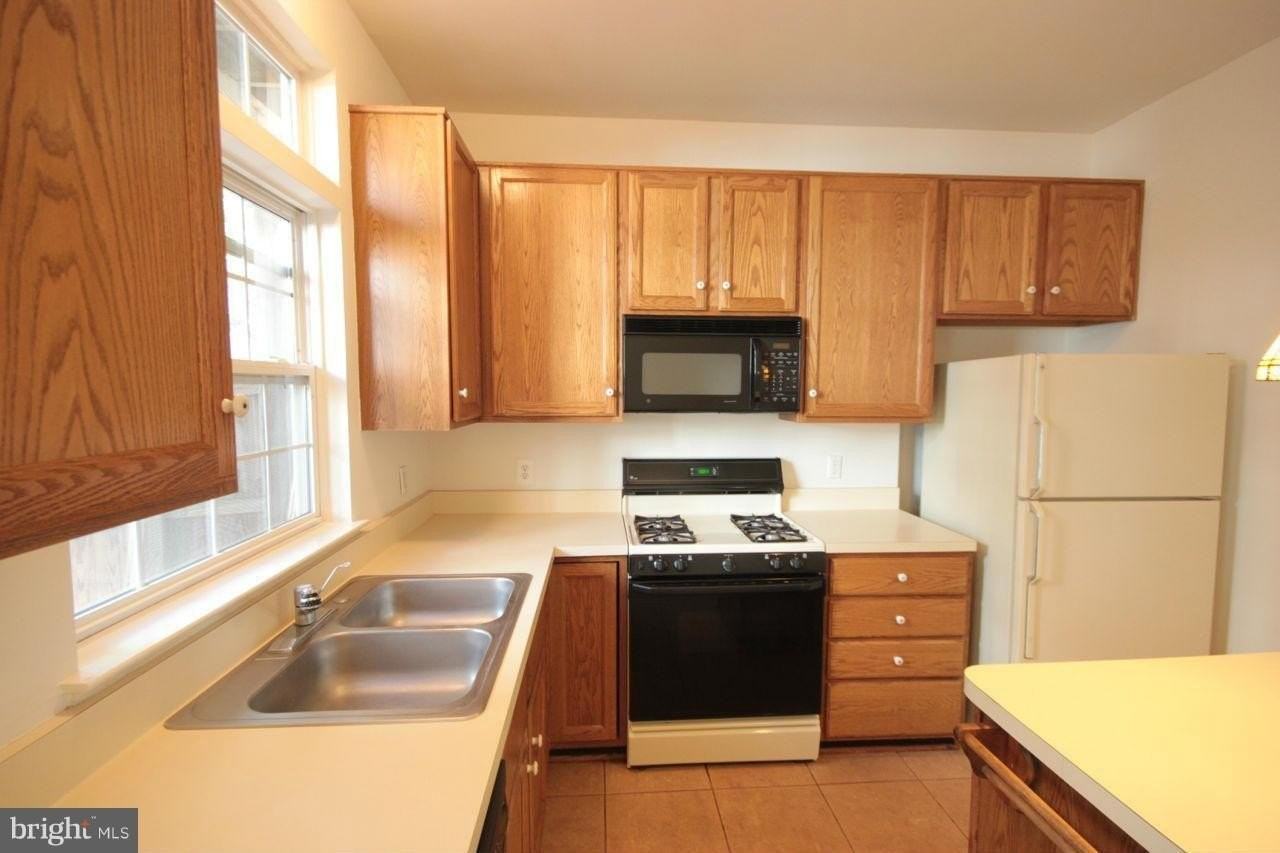 4312 Mallory Hill Ln - Photo 6 of 28