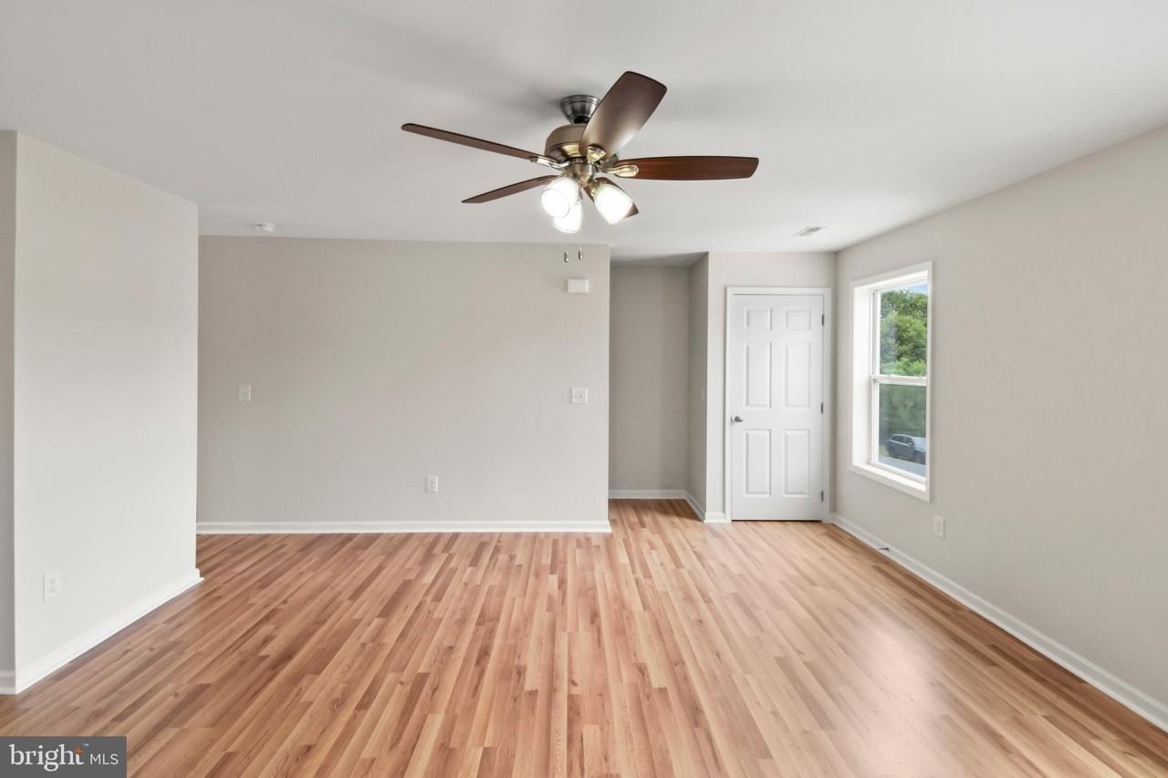 23 Crocus Ct - Photo 5 of 35