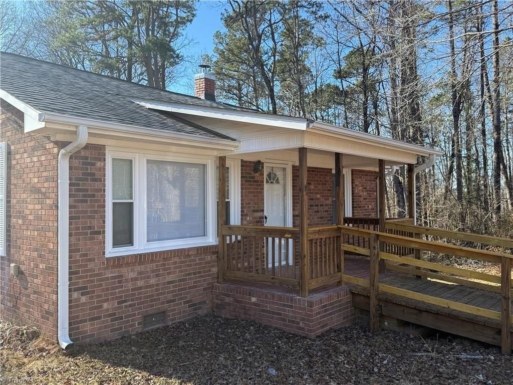 605 Nichols St - Photo 2 of 23