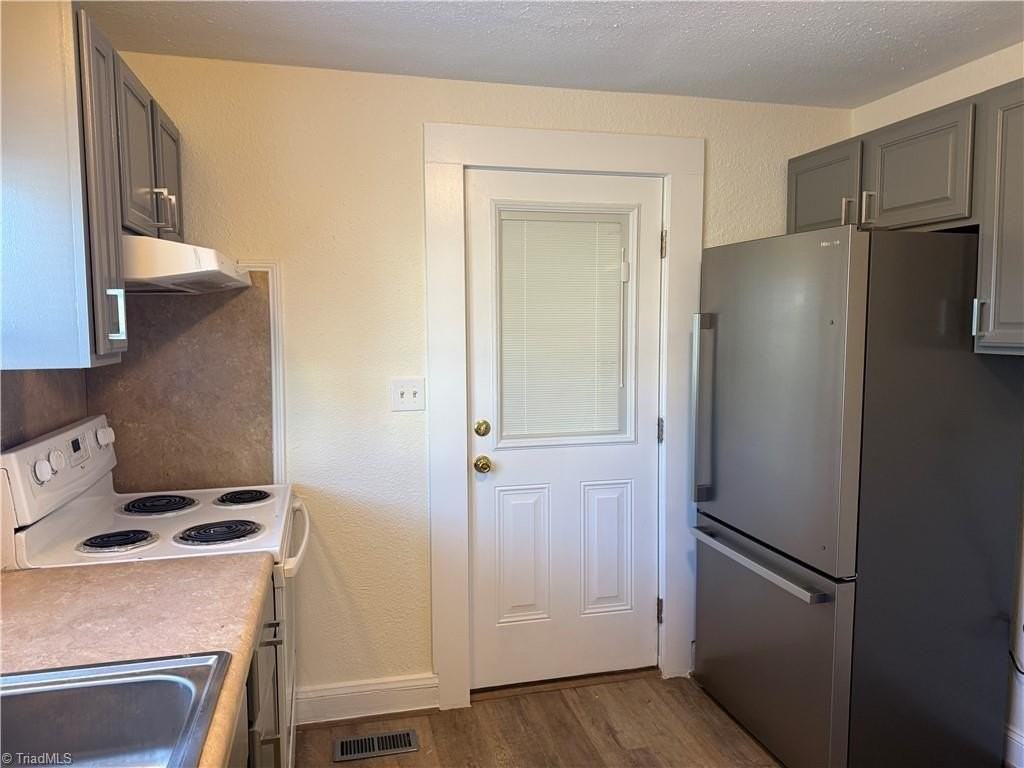 605 Nichols St - Photo 4 of 23